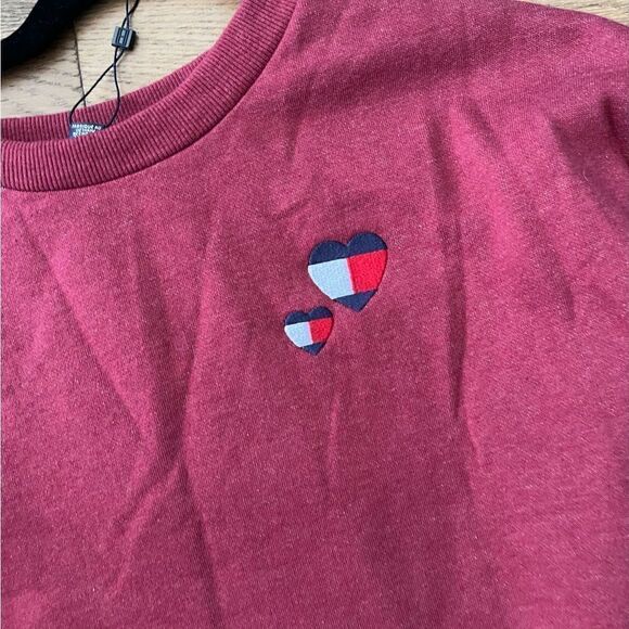 ✨ Tommy Hilfiger Iconic Logo Crewneck Sweatshirt – Size L, Burgundy – NWT! ✨ - Picture 4 of 5